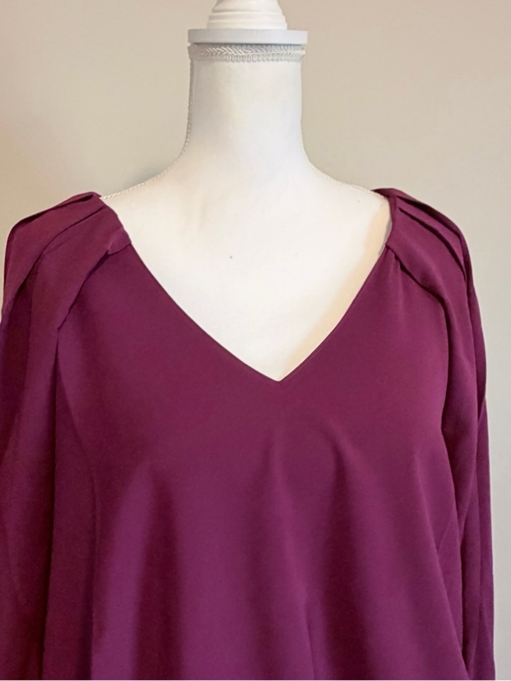 Amanda Uprichard Size XS Berry Pink V Neck Pleated Shoulder blouse oversized NWT - Picture 2 of 9